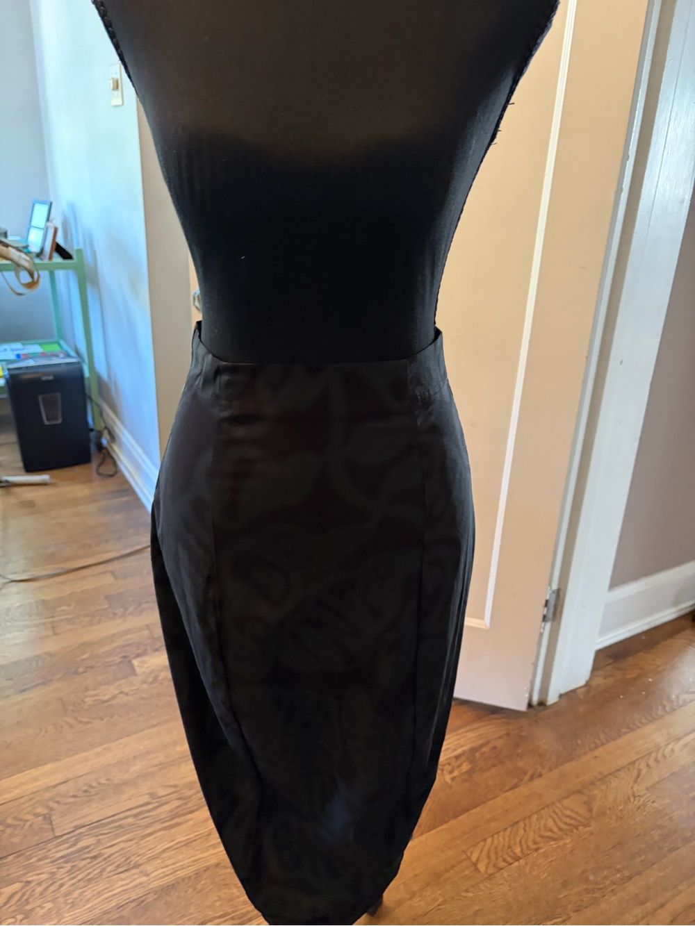 Classic Black Pencil Skirt with Tailored Waist